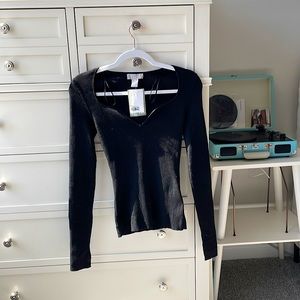 Black long sleeve ribbed top. Size small. Fit runs slightly big.